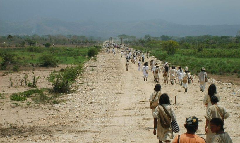 Atrapados en el fuego cruzado: los Pueblos Indígenas en Colombia